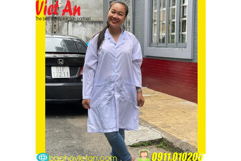 Áo Blouse Trắng 2 Túi Vuông Dài Tay